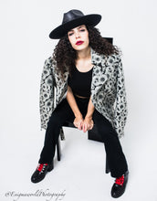 Load image into Gallery viewer, Noir et Blanc Embroidery Fleur